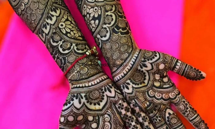 Tabassum mahndi artist